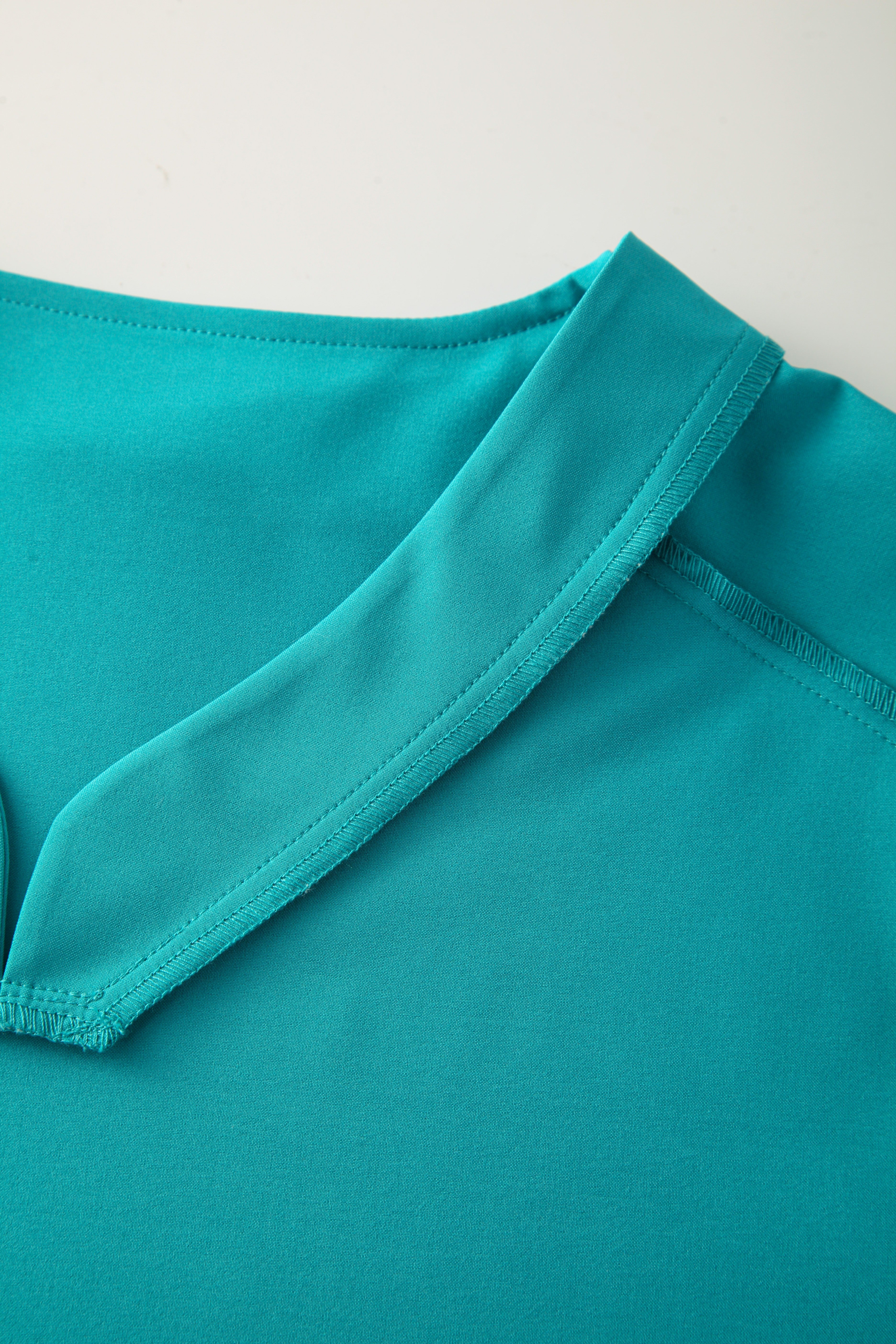 Cyan V-neck Breathable Nurse Uniforms STM5005